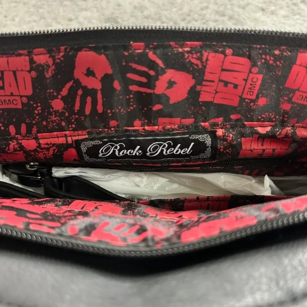 Officially licensed Walking Dead handbag with "In Daryl We Trust" on Front NWT - Picture 8 of 11